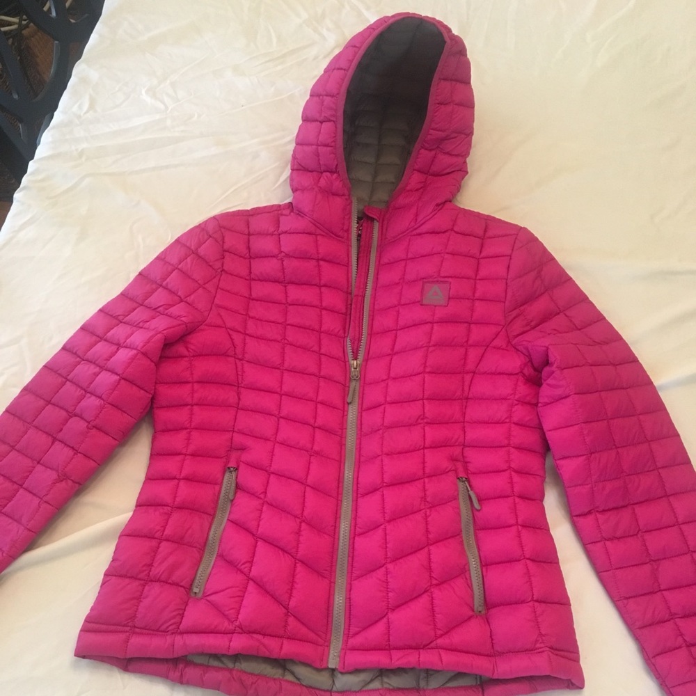 REEBOK Women’s Packable jacket NEW size LARGE